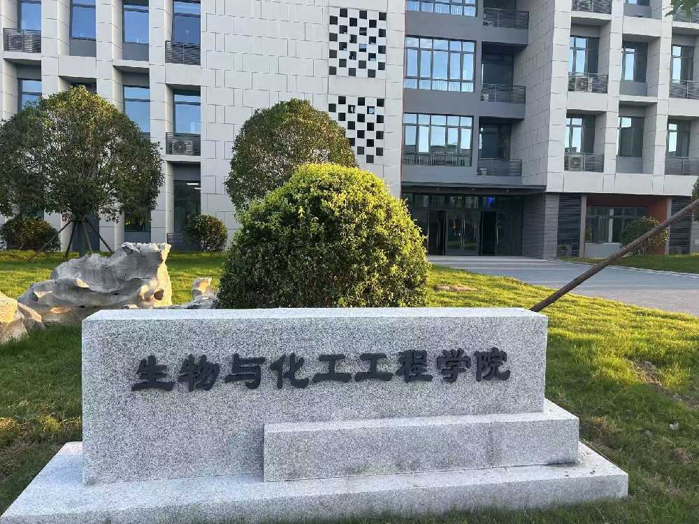 康定市扬州职业大学体育场高杆灯项目